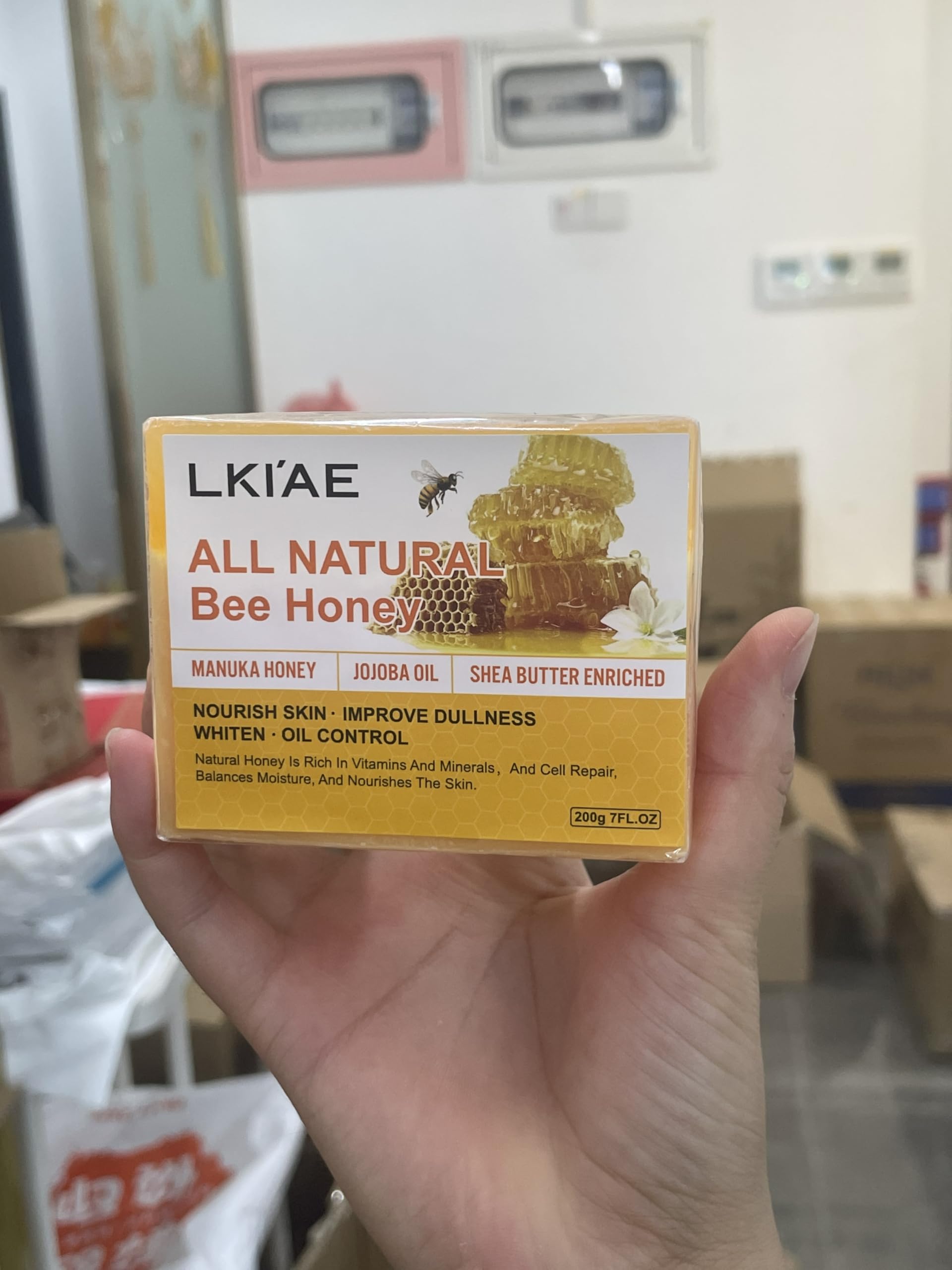 LKI'AE Honey Soap foam application demonstrating rich cleansing and moisture
