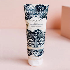Dream Shower Gel lather close-up highlighting rich, hydrating foam for shower luxury