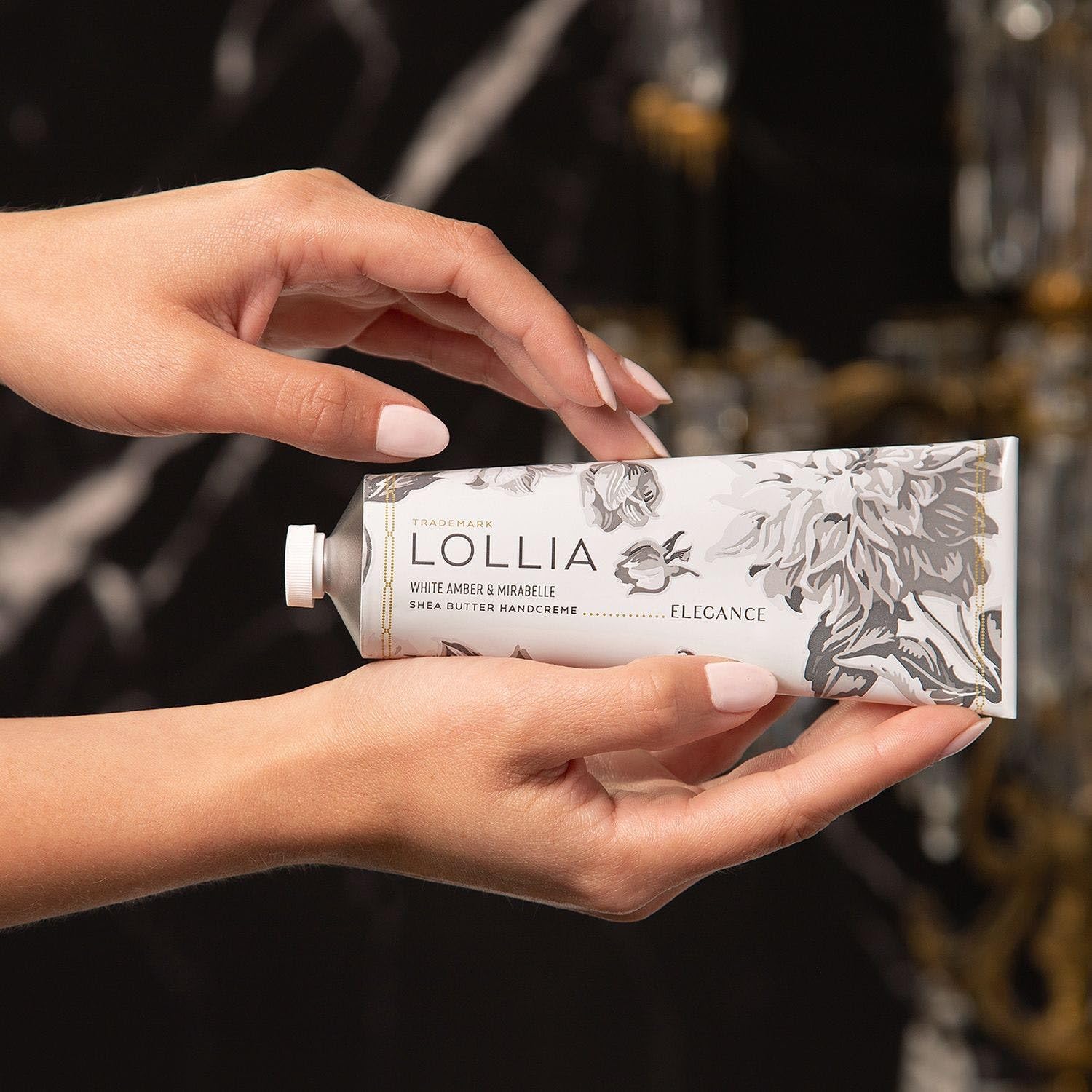 LOLLIA Elegance Handcreme quick-absorbing formula leaves hands soft