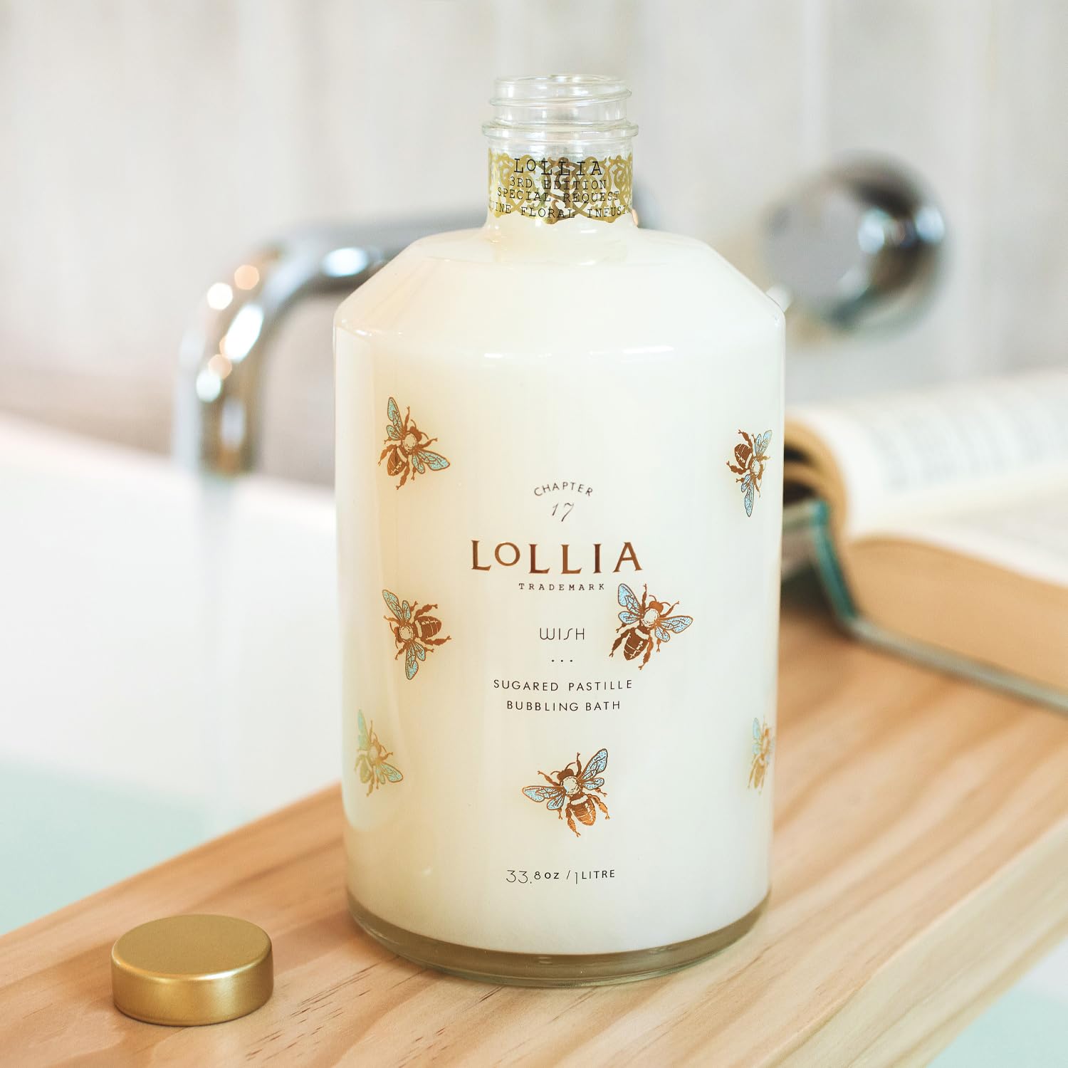 LOLLIA Wish Bubble Bath rice-flower-essence close-up for hydration.
