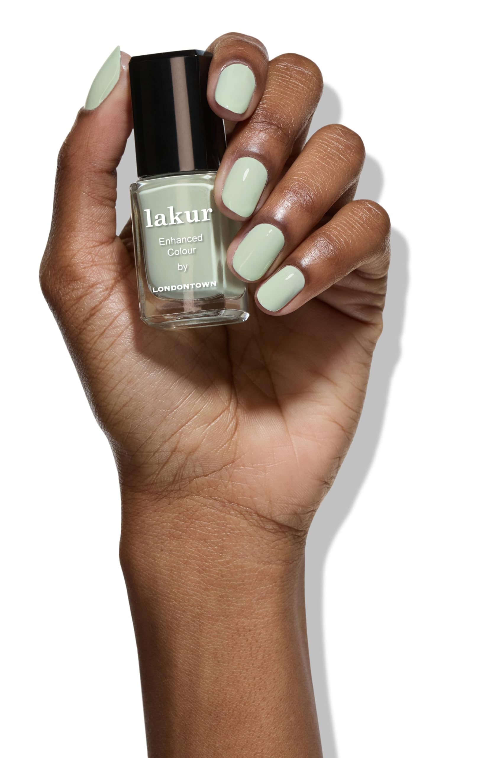 LONDONTOWN LAKUR color range display featuring vibrant shades for any mood