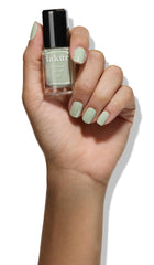 LONDONTOWN LAKUR wide brush applies smooth, even color across nails