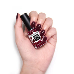 LONDONTOWN long-wear finish, glossy color that stays up to three weeks.