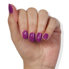 LONDONTOWN self-leveling gel color demonstrates glossy, streak-free finish.