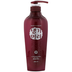 Daeng Gi Meo Ri conditioner bottle delivers nourishing conditioning for all hair types