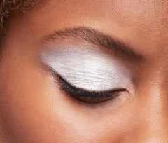 Lightweight, non-greasy feel of Brilliant Eyes on eyelids