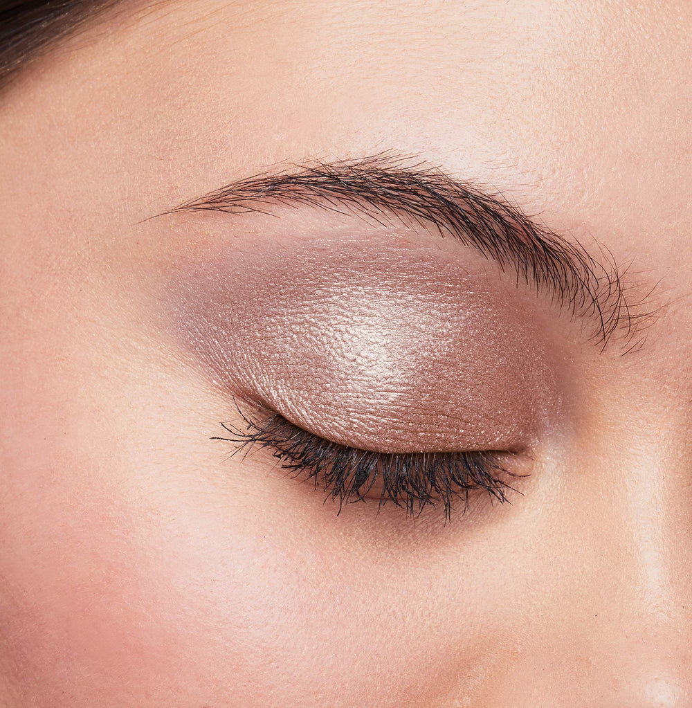 Ultra-shimmer pigments deliver luminous glow across lids.