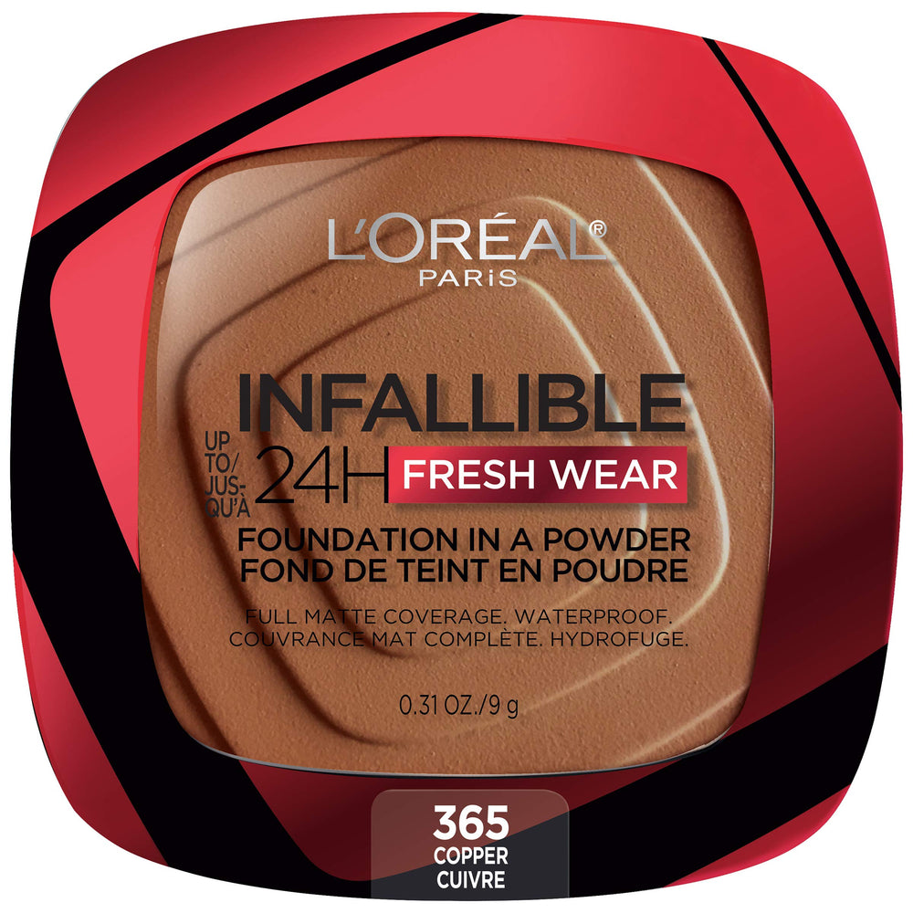 L’Oréal Paris Infallible Fresh Wear powder compact open for matte, long-lasting coverage.