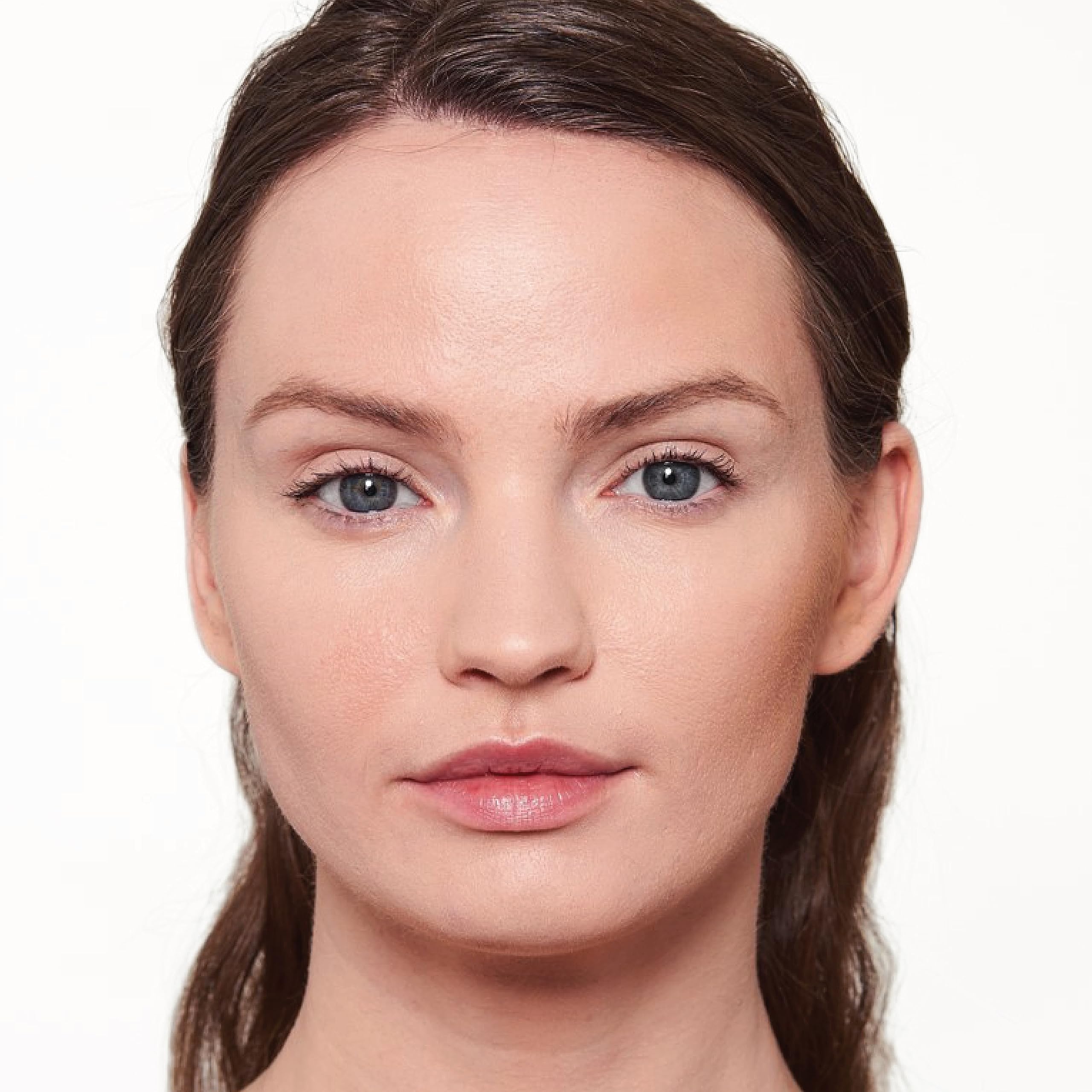 L'Oreal Paris Infallible Fresh Wear Foundation powder packaging highlights easy, transfer-free touch-ups