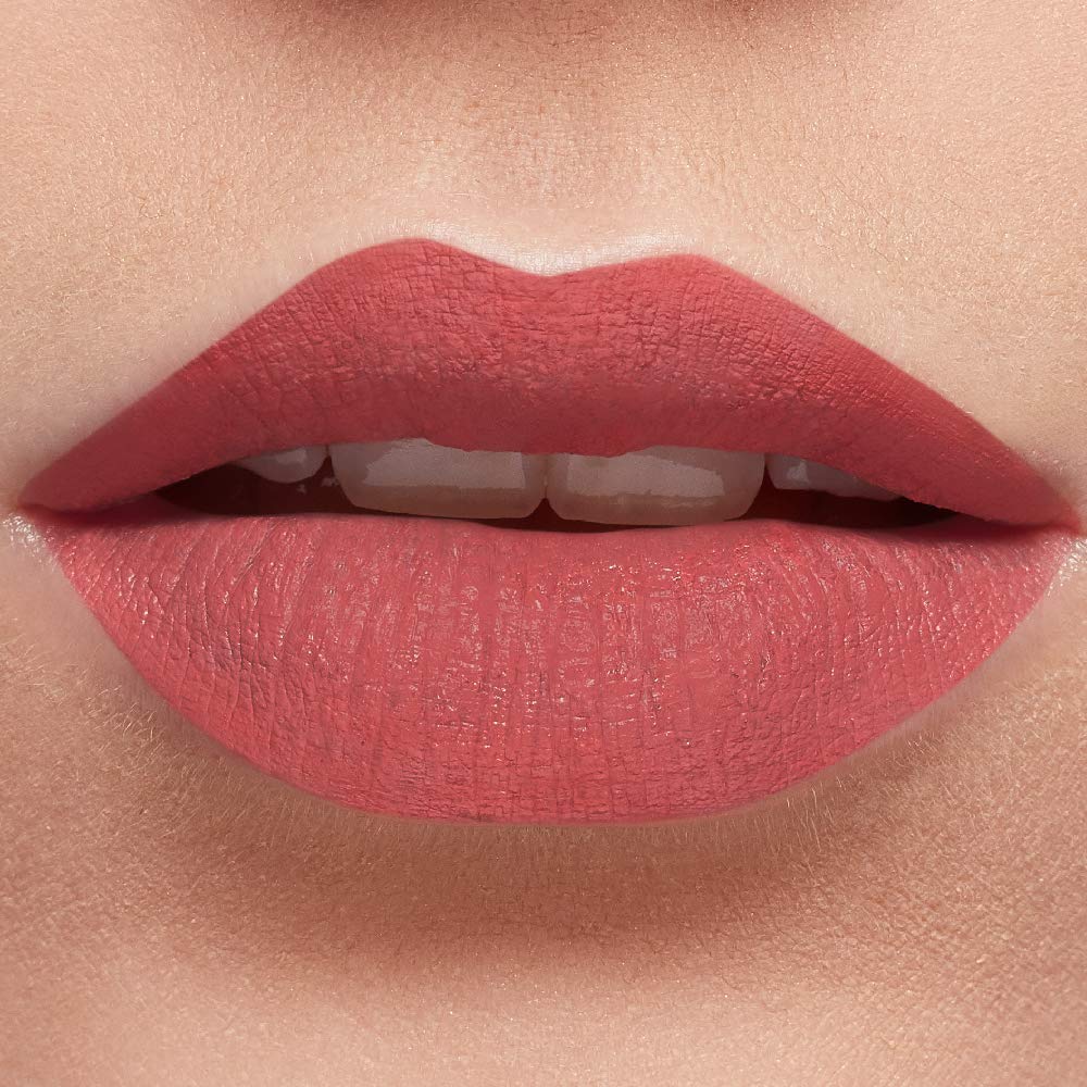 L'Oreal Paris 16-hour color swatch under bright light demonstrates color payoff.