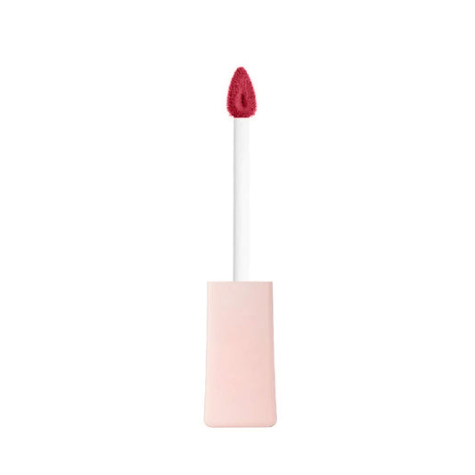 L'Oreal Paris applicator closeup enables precise lip shaping.