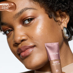 L’Oréal Paris Lumi Le Glow second-skin finish on skin.