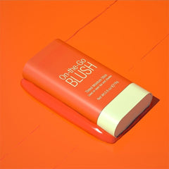 Lovelycat nourishing formula provides creamy powder finish.