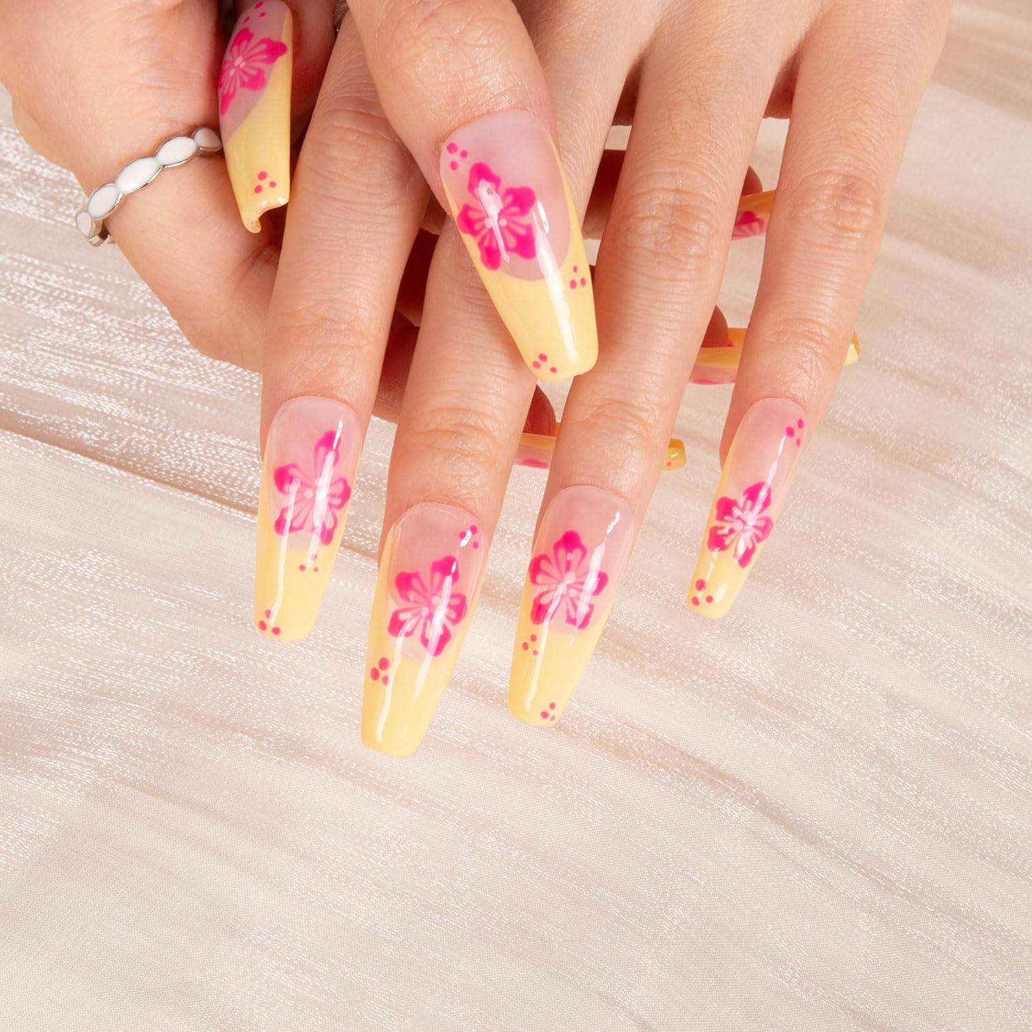 LOVFUL handmade nails with reusable design for sustainable beauty.