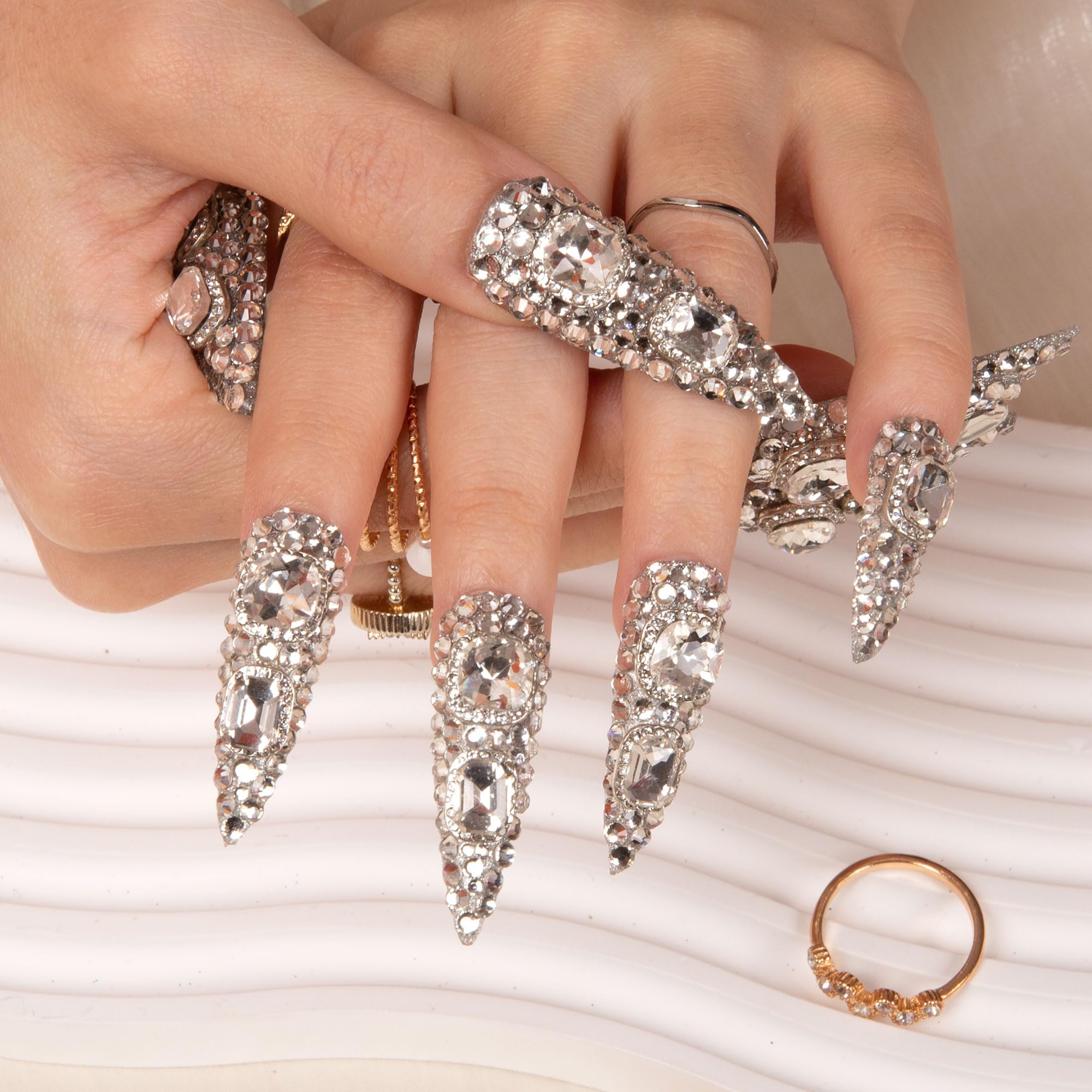 LOVFUL reusable nails highlighting trend designs for versatile wear.