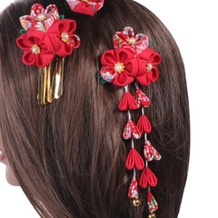 Lurrose fabric flower clip offers lightweight comfort for long wear.