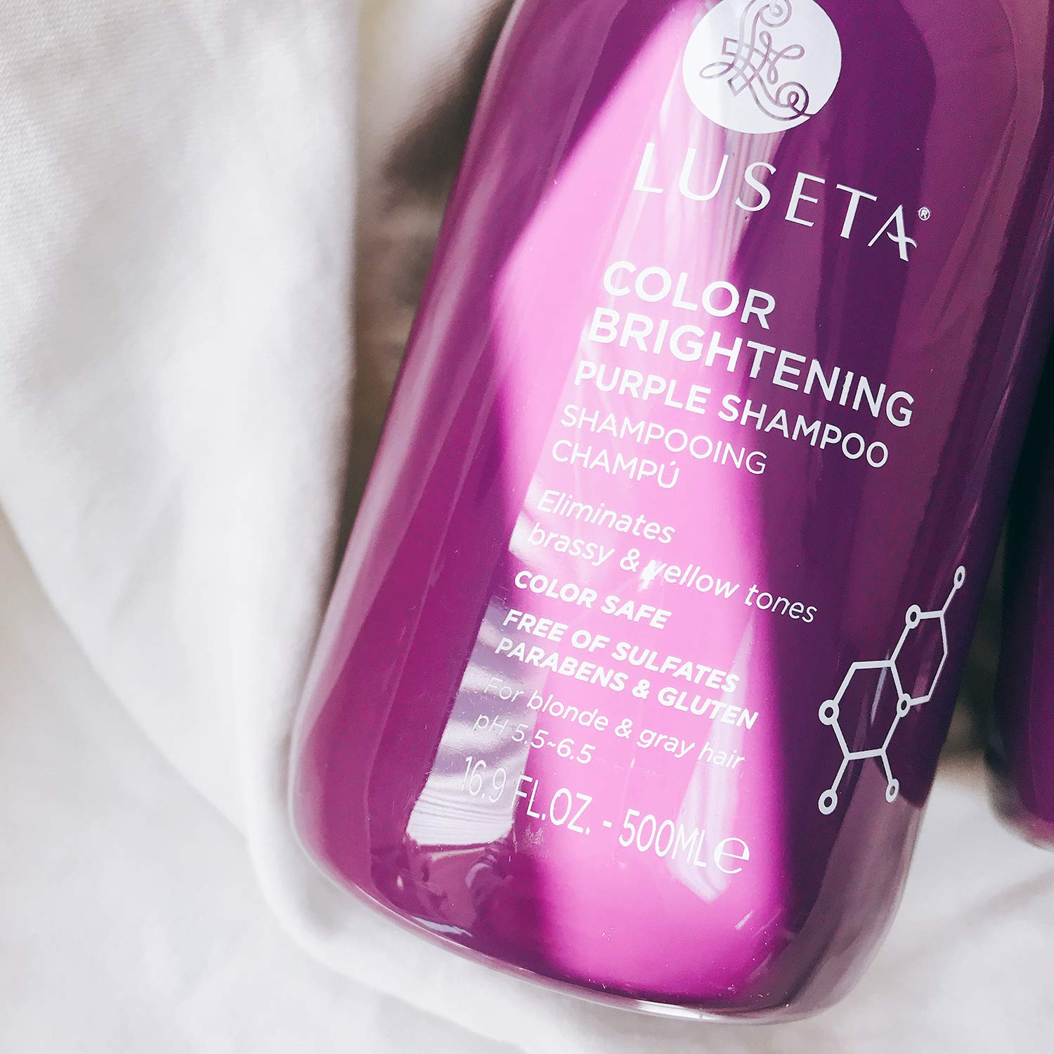 Luseta Color Brightening Purple Shampoo foam-dispense close-up shows even lather.