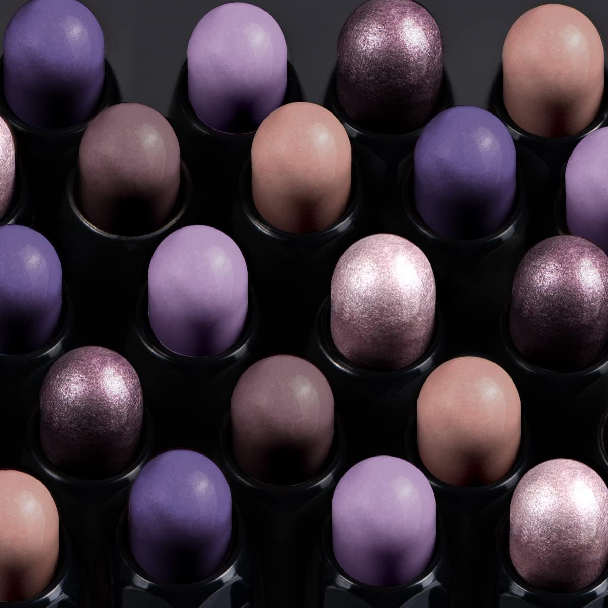 LUXAZA PRO long-wear formula lasts 10–12 hours with minimal reapplication.