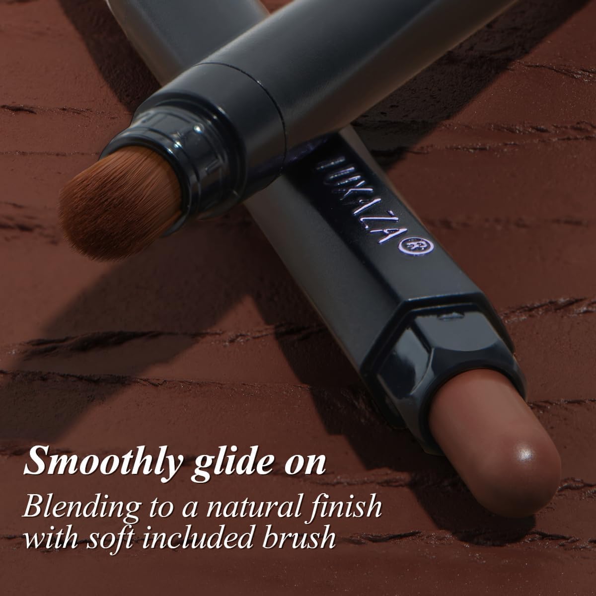 LUXAZA PRO built-in blending brush helps merge shades seamlessly