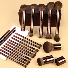 MAANGE double-ended kabuki brushes for precise blending and seamless finishes.