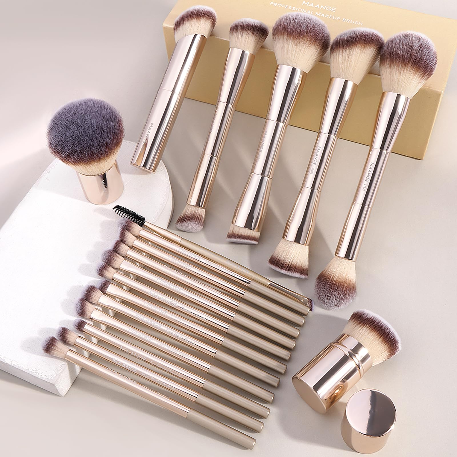 MAANGE soft synthetic bristles for comfortable, hygienic makeup application.