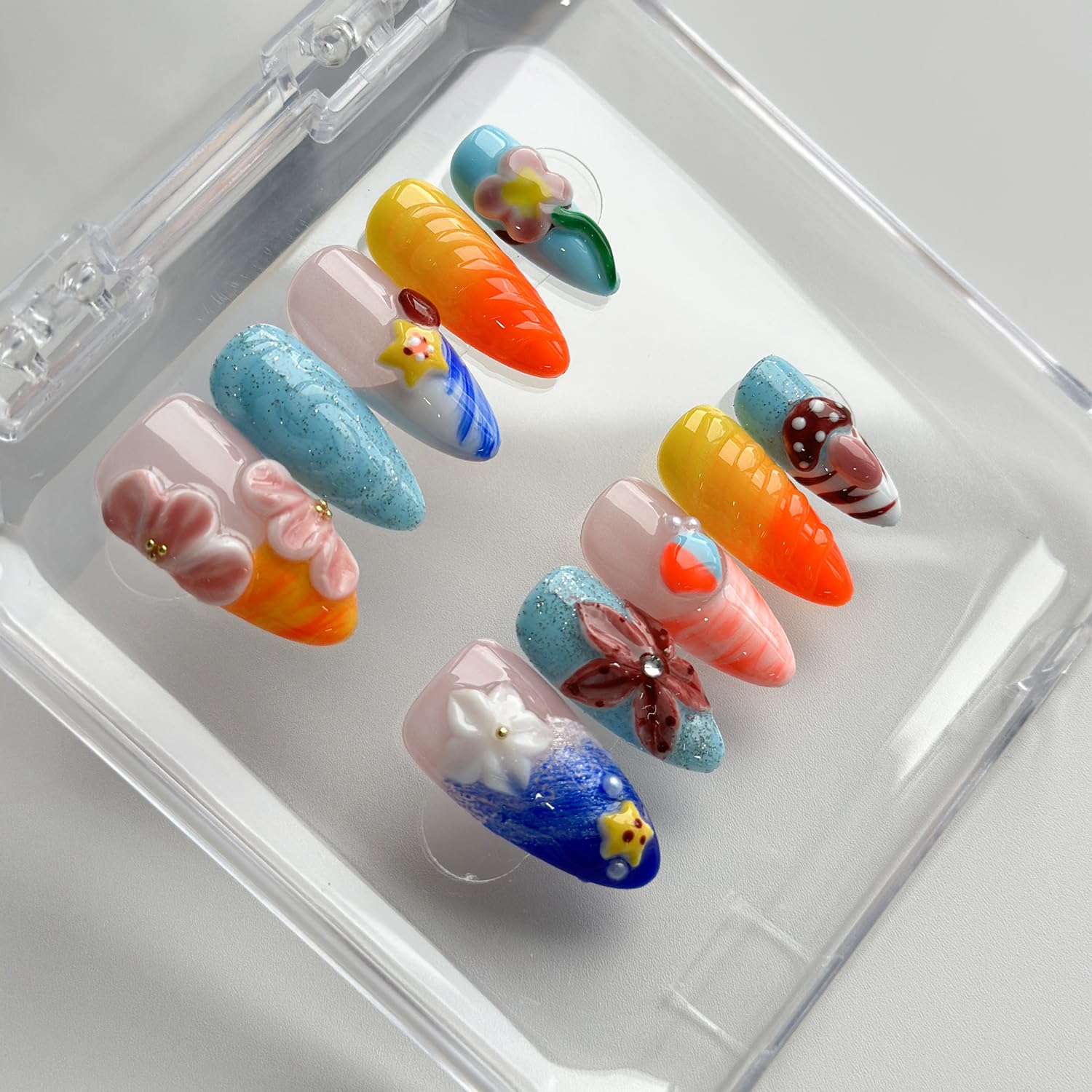 MABKJLF French-tip nails for chic, timeless elegance