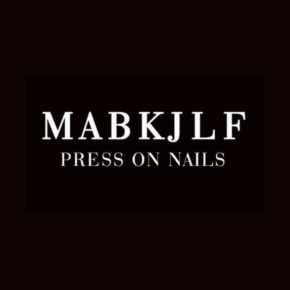 MABKJLF French tip nails offer timeless elegance and easy wear.