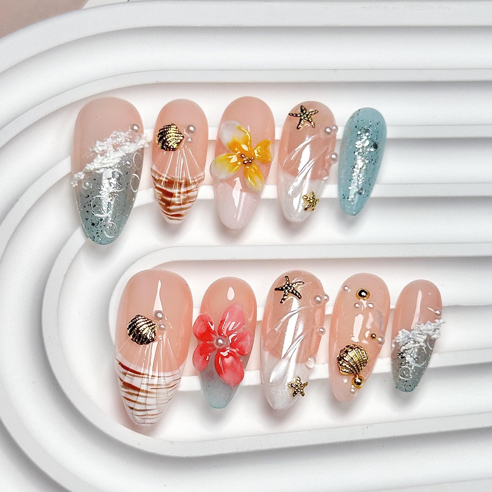 MABKJLF Medium almond French tip set adds instant chic to outfits.
