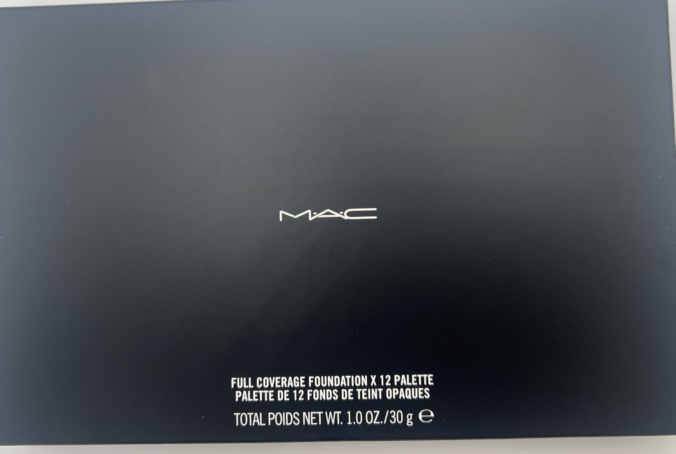 MAC Full Coverge Foundation 12 Pro Palette packaging emphasizes portability for on-the-go touch ups.