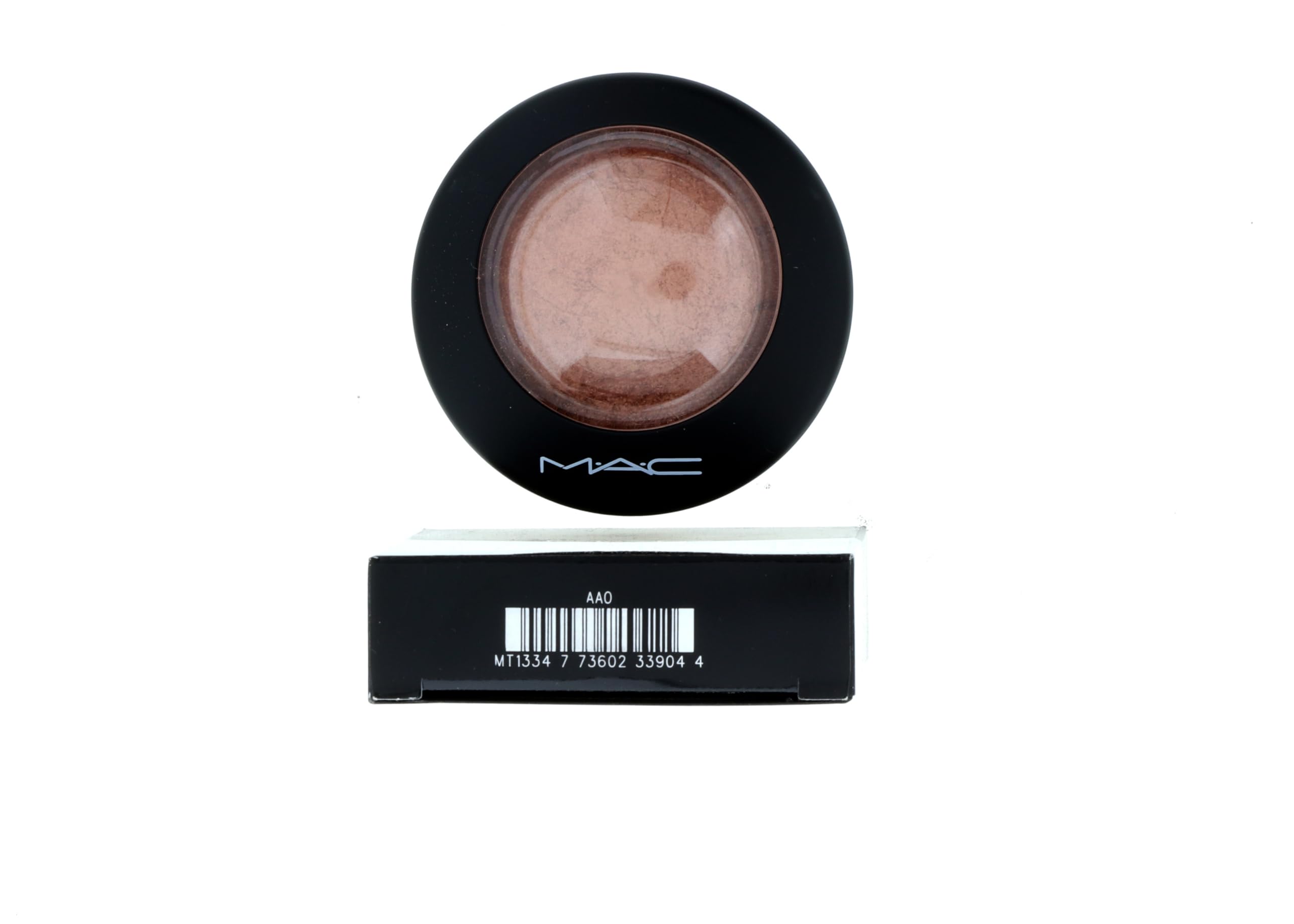 MAC Mineralize Skinfinish Cheeky Bronze closeup texture reveals silky, finely milled shimmer