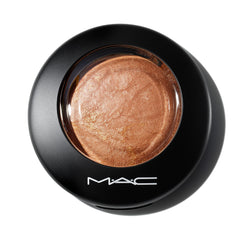 MAC Mineralize Skinfinish Global Glow application swatch for buildable glow