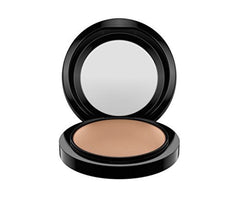 MAC Mineralize Skinfinish Natural Dark Golden swatch for warm glow and natural finish.