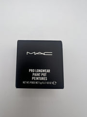 MAC Paint Pot Born To Beam swatch—evens lids with subtle color payoff