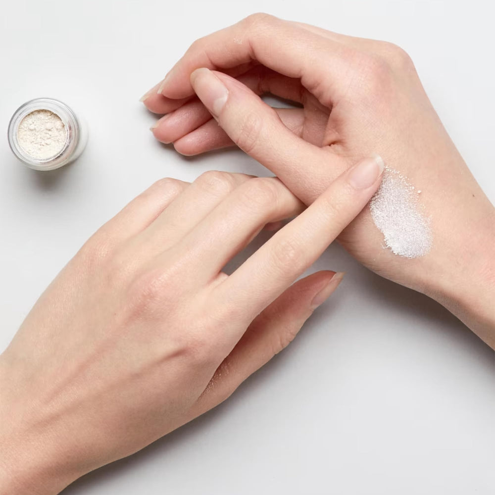 Side-by-side swatch compares Vanilla against neutrals for flexible makeup routines.