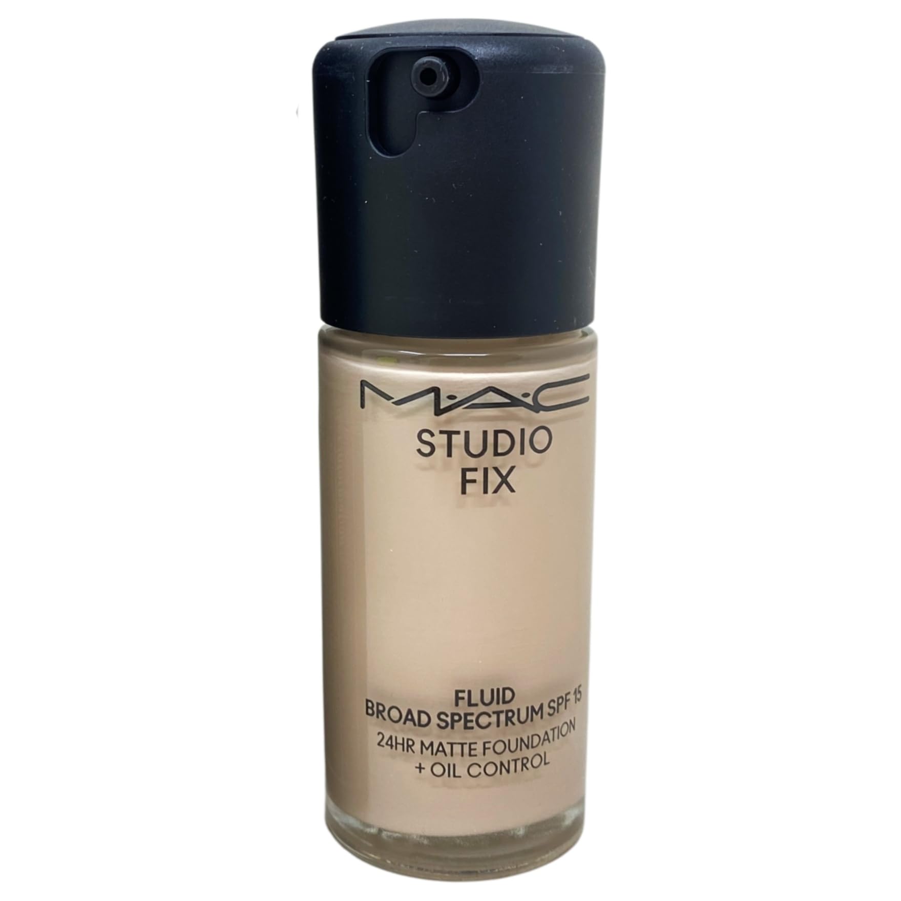 MAC Studio Fix Fluid soft-matte finish delivers comfortable wear with a natural look.
