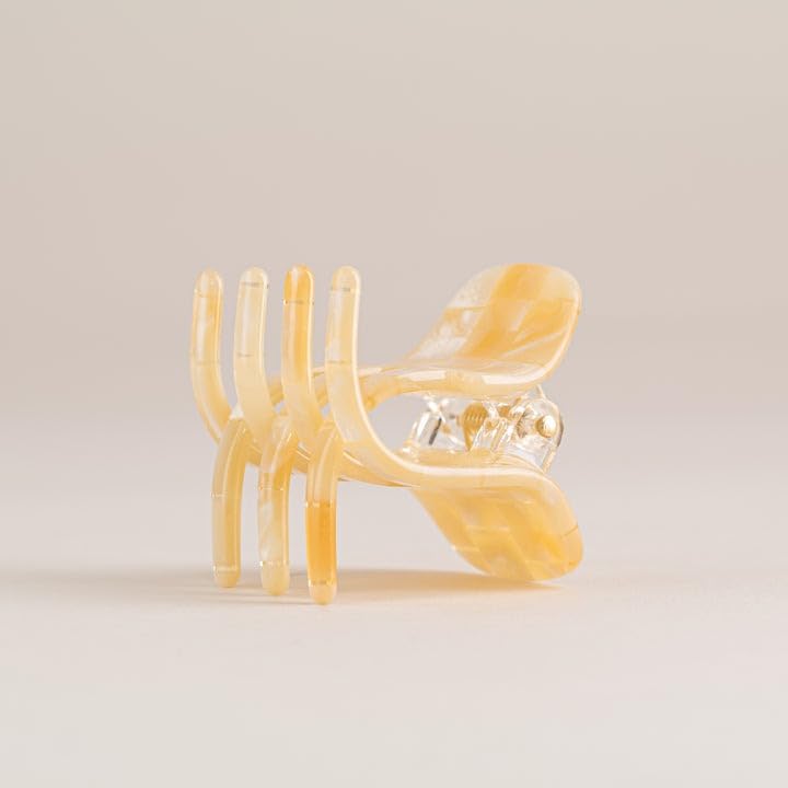 MACHETE mini claw clip closeup highlights interlocking teeth for slip-free styling
