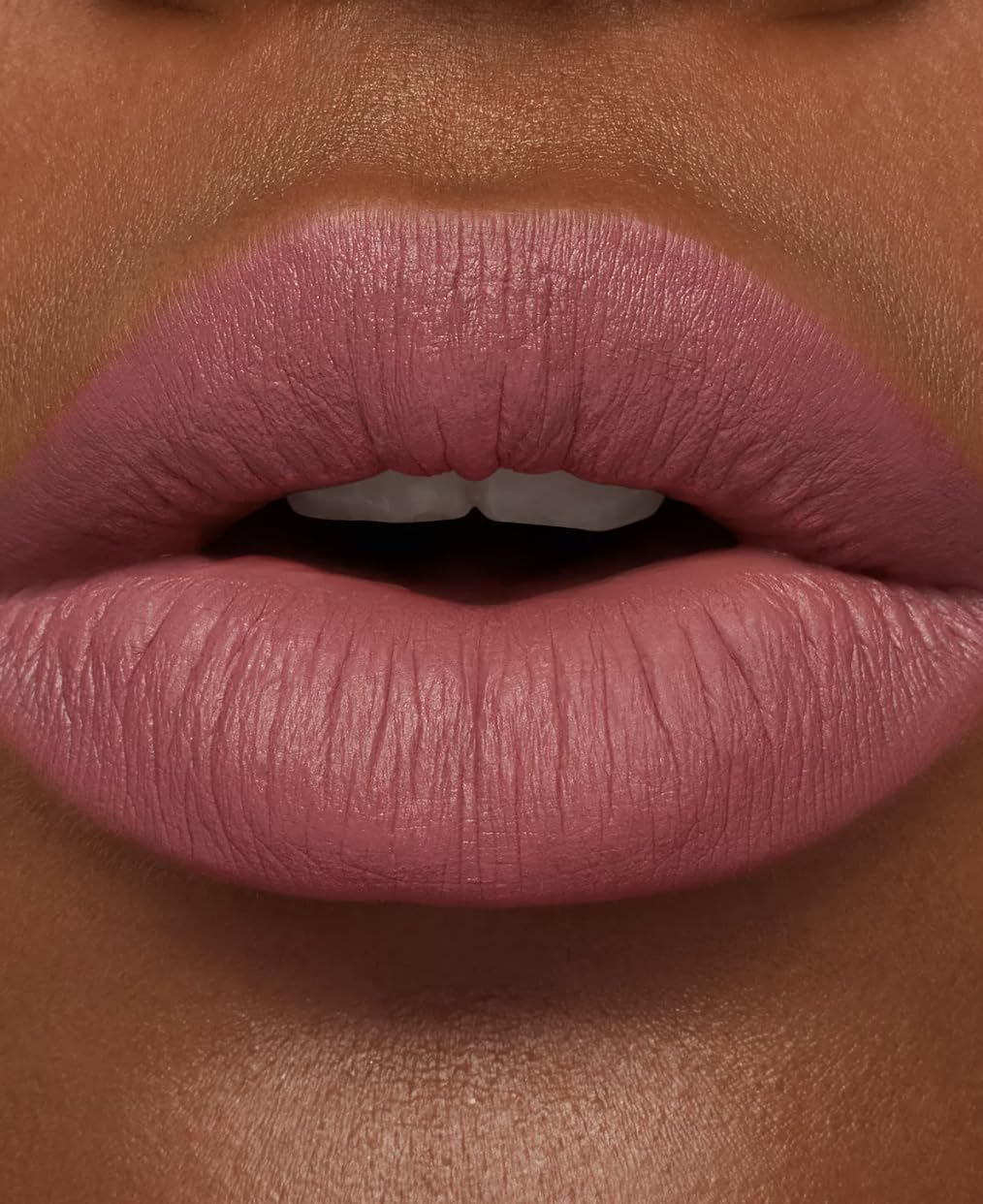 MAC Macximal Silky Matte Lipstick Twig Twist 690 Pink applicator for smooth application