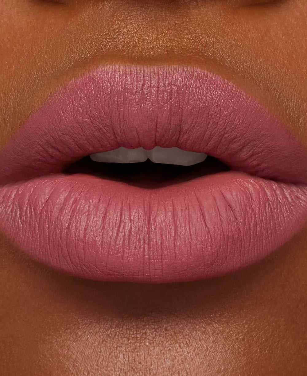 MAC Macximal Silky Matte Lipstick Twig Twist 690 Pink applicator for smooth application