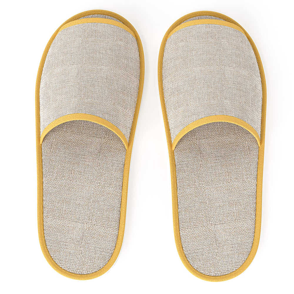 Maeline universal-size slippers offering easy fit and daily comfort.