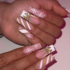 MAGLFELL snowflake art nails with hand-painted details for seasonal flair.