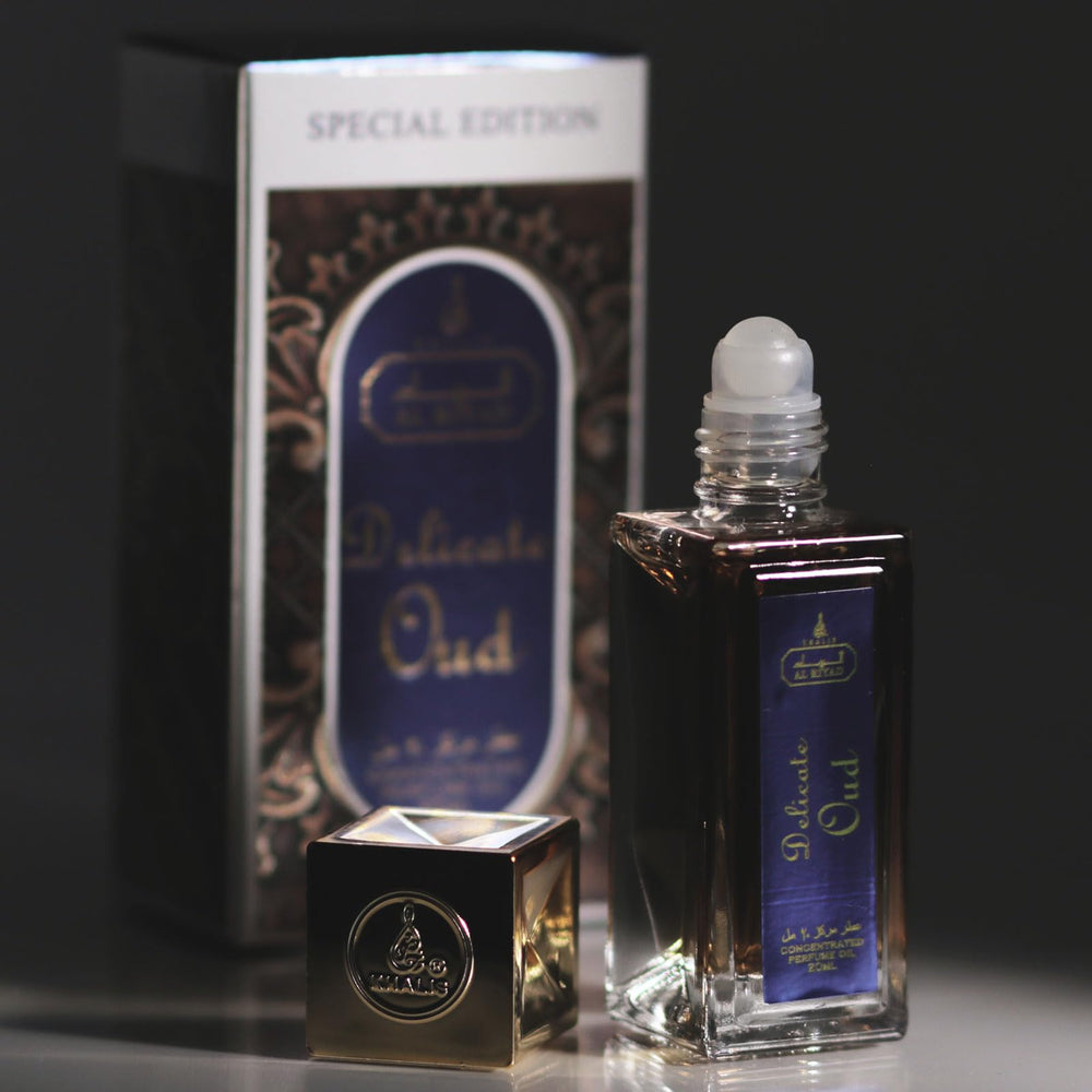 Maison d'Orient Delicate Oud top notes reveal spicy-aromatic opening for intriguing first impression.