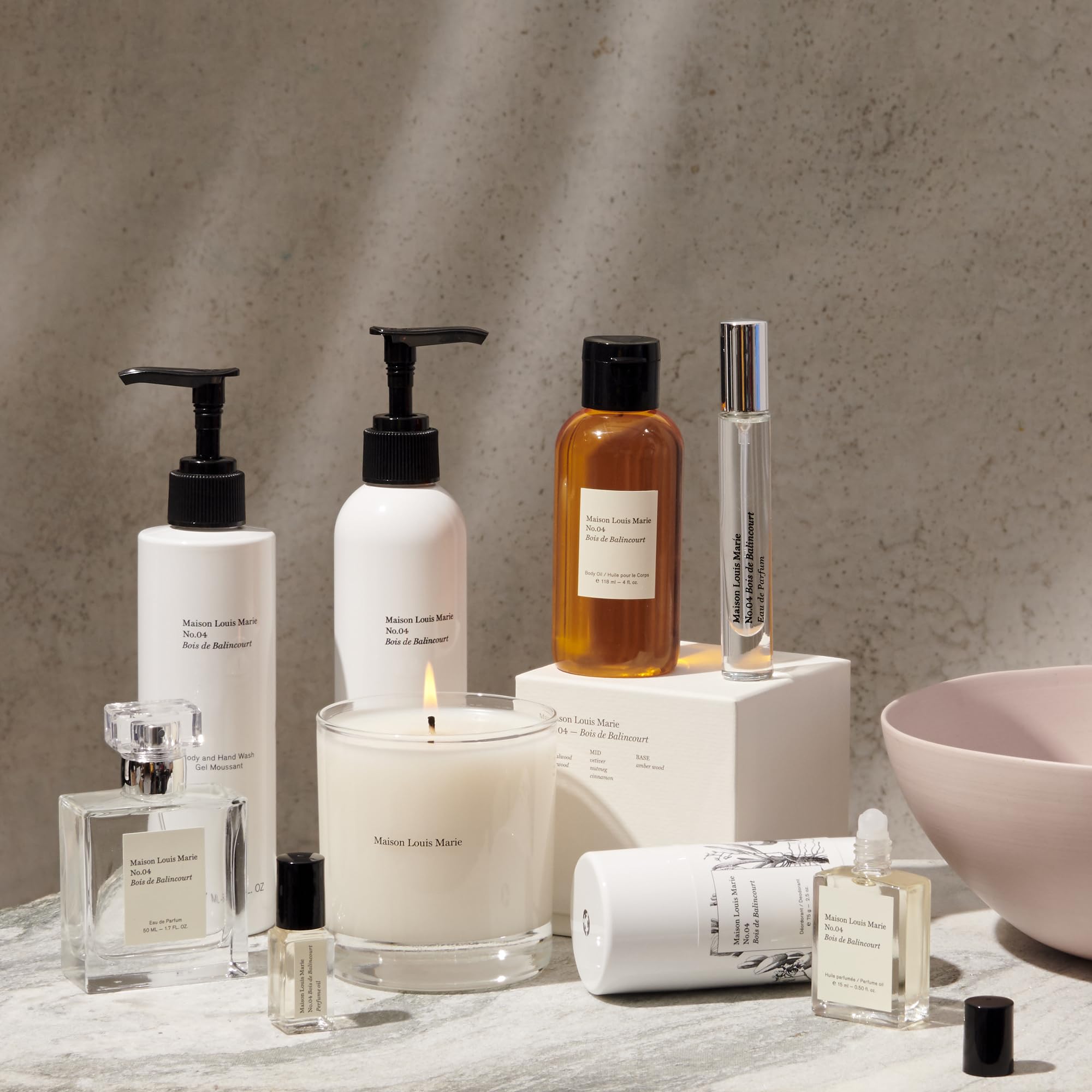 Vetiver and sandalwood hints in Balincourt fragrance