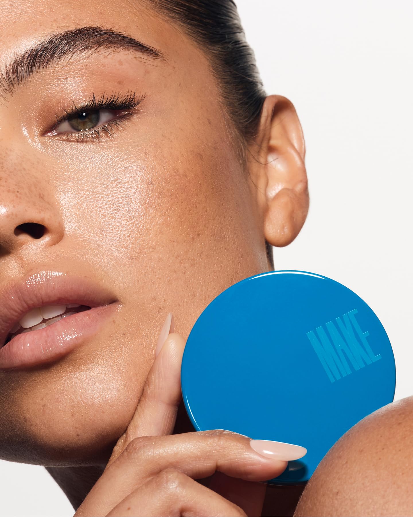 Suitable for all skin types, including sensitive skin, during daily routines
