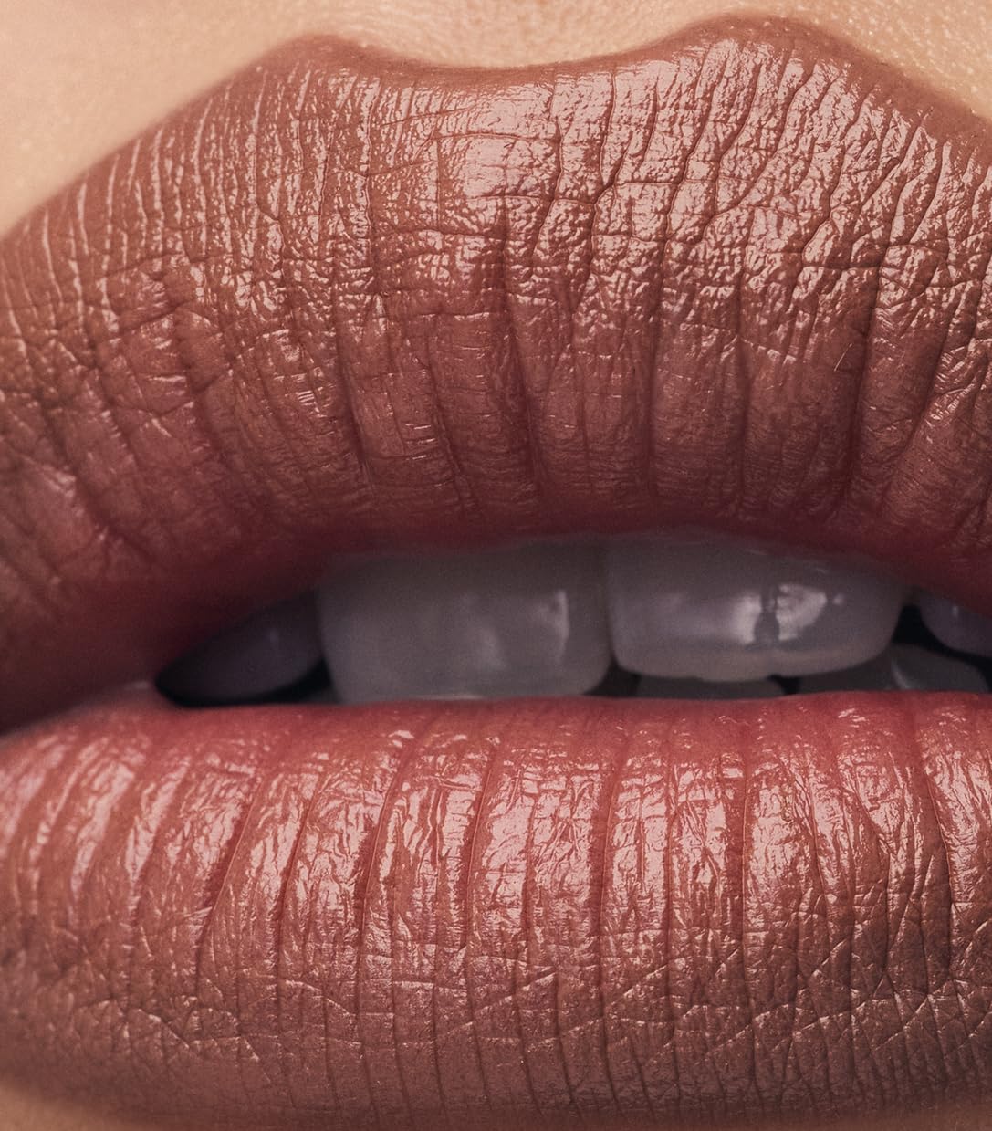 Make Beauty Continuum Lip Liner Elemental blending brush in use for soft, blended edges.