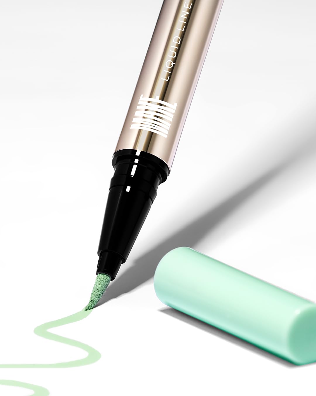 MAKE Beauty Liquid Line precision felt-tip for ultra-precise line and wing application
