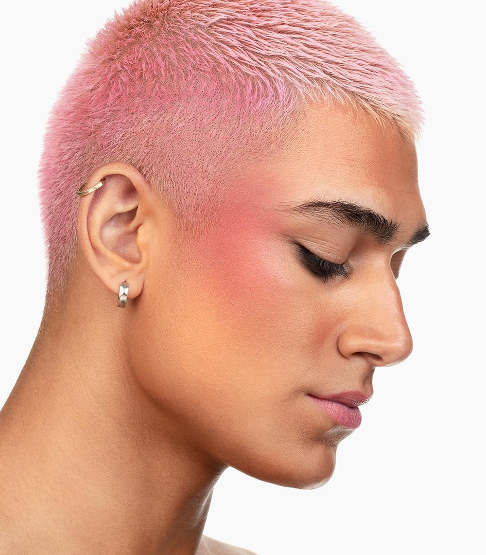 Macro texture reveals microsuede-like powder for a skin-like feel.