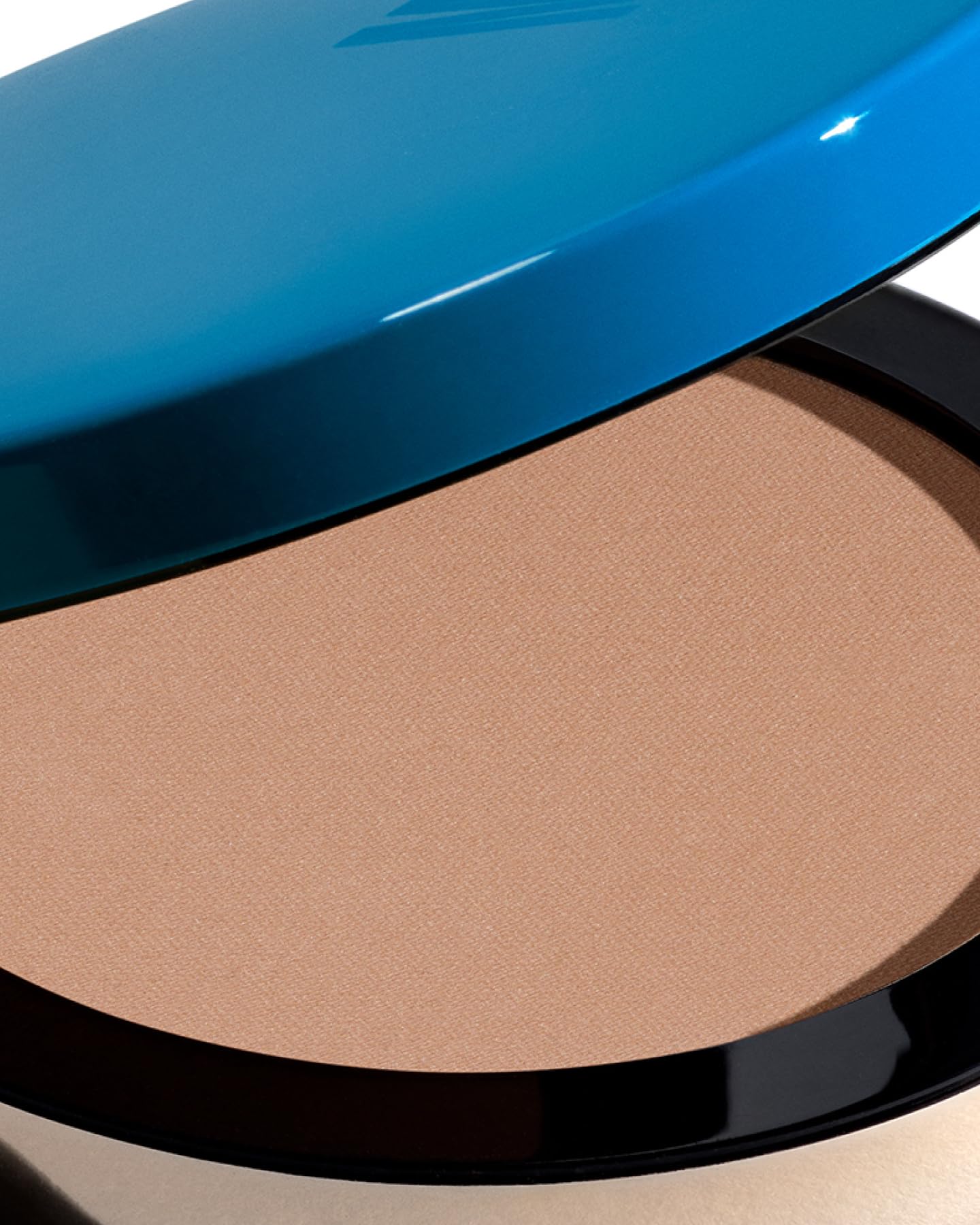 Make Beauty Skin Mimetic Microsuede Bronzer with ceramides nourishes while bronzing.
