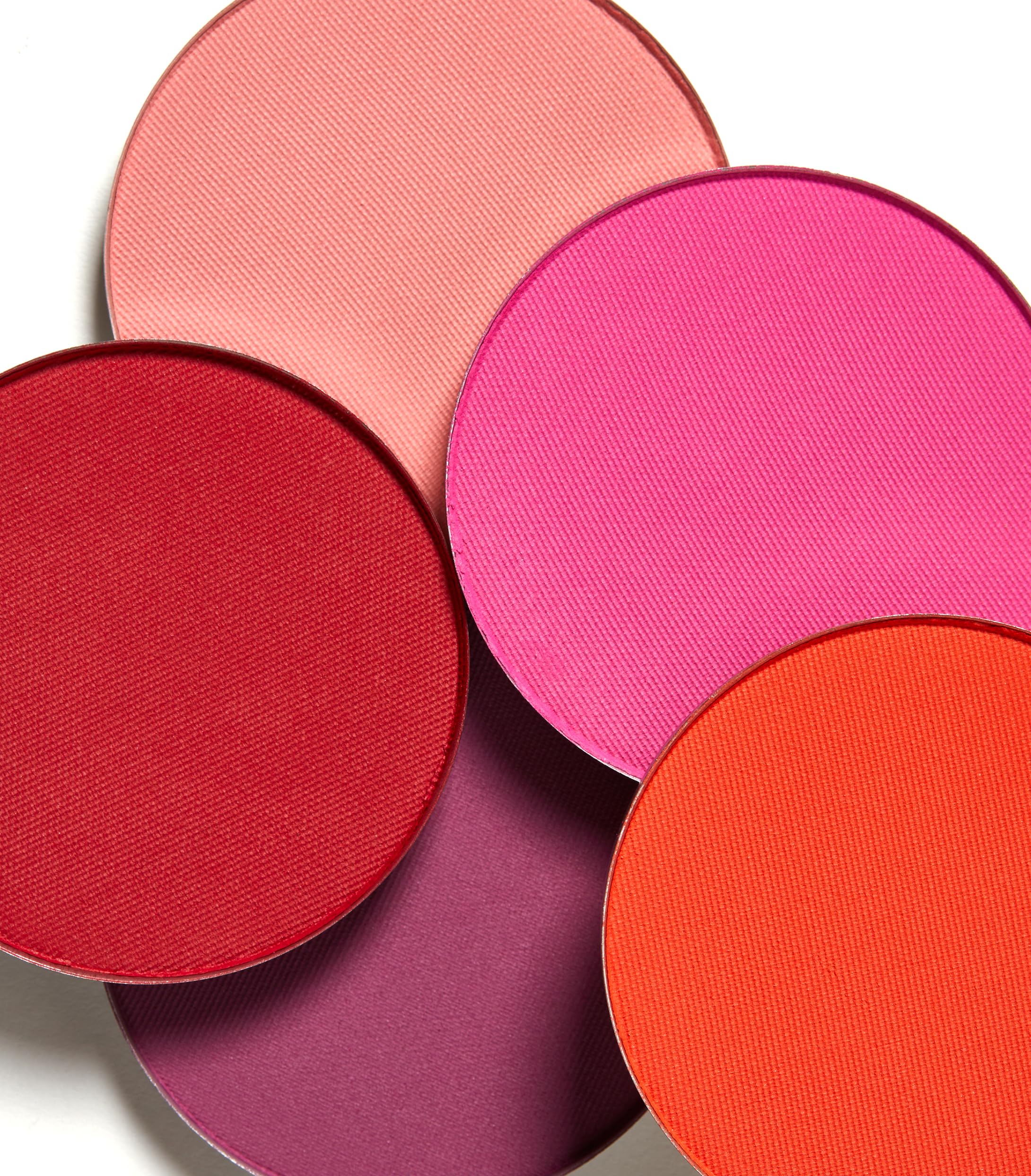 The travel-friendly compact is easy to carry for on-the-go touch-ups.