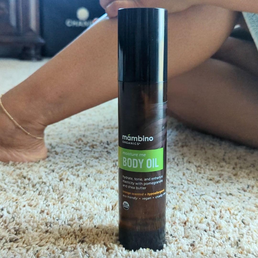 Mambino Organics Moisture Me formula close-up highlights silky, fast-absorbing texture.