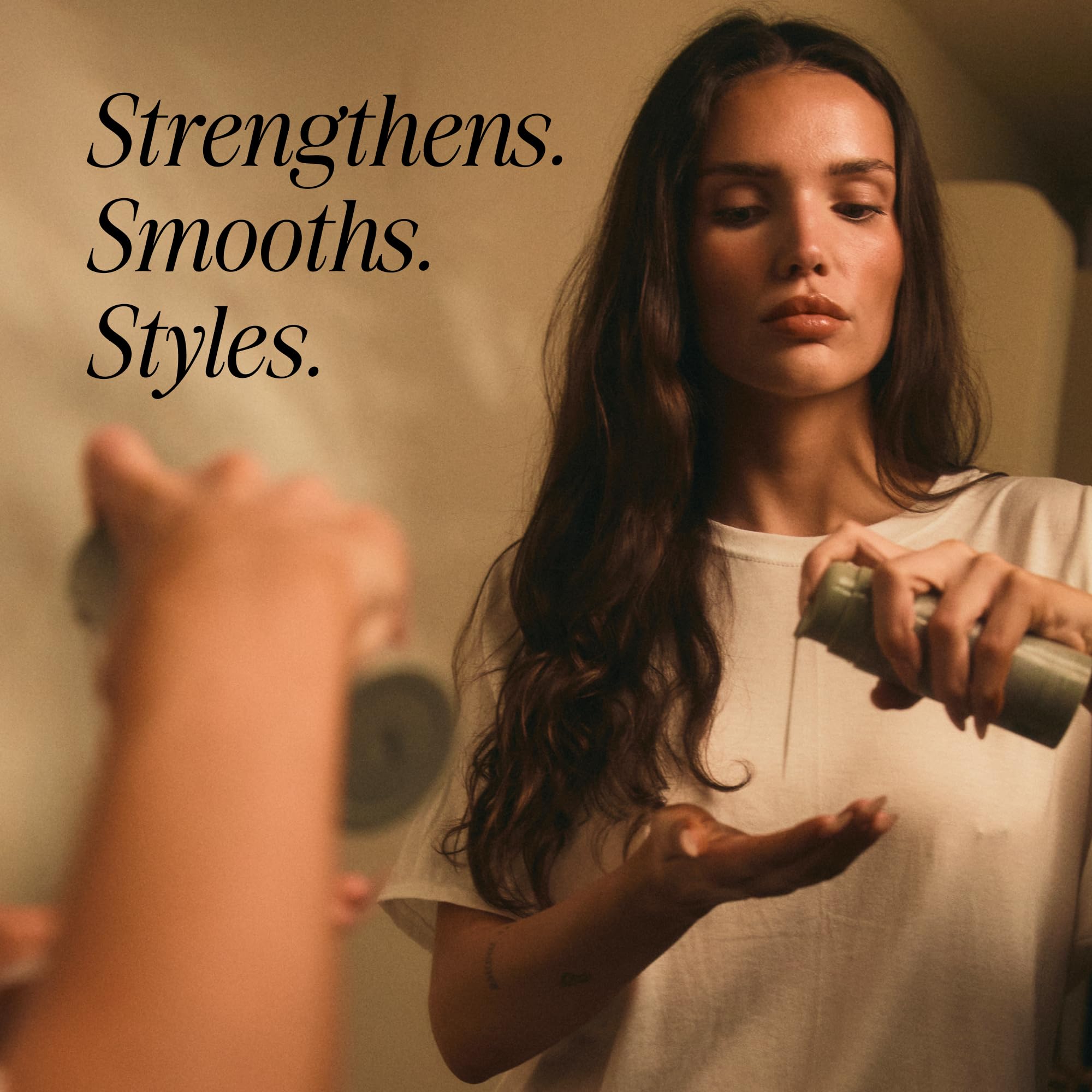 MANE IVY frizz-smoothing application on hair enhancing manageability and shine
